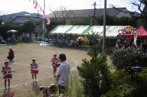 kawashima-oct-8-2006-undoukai-nobeoka-youchien-3.jpg